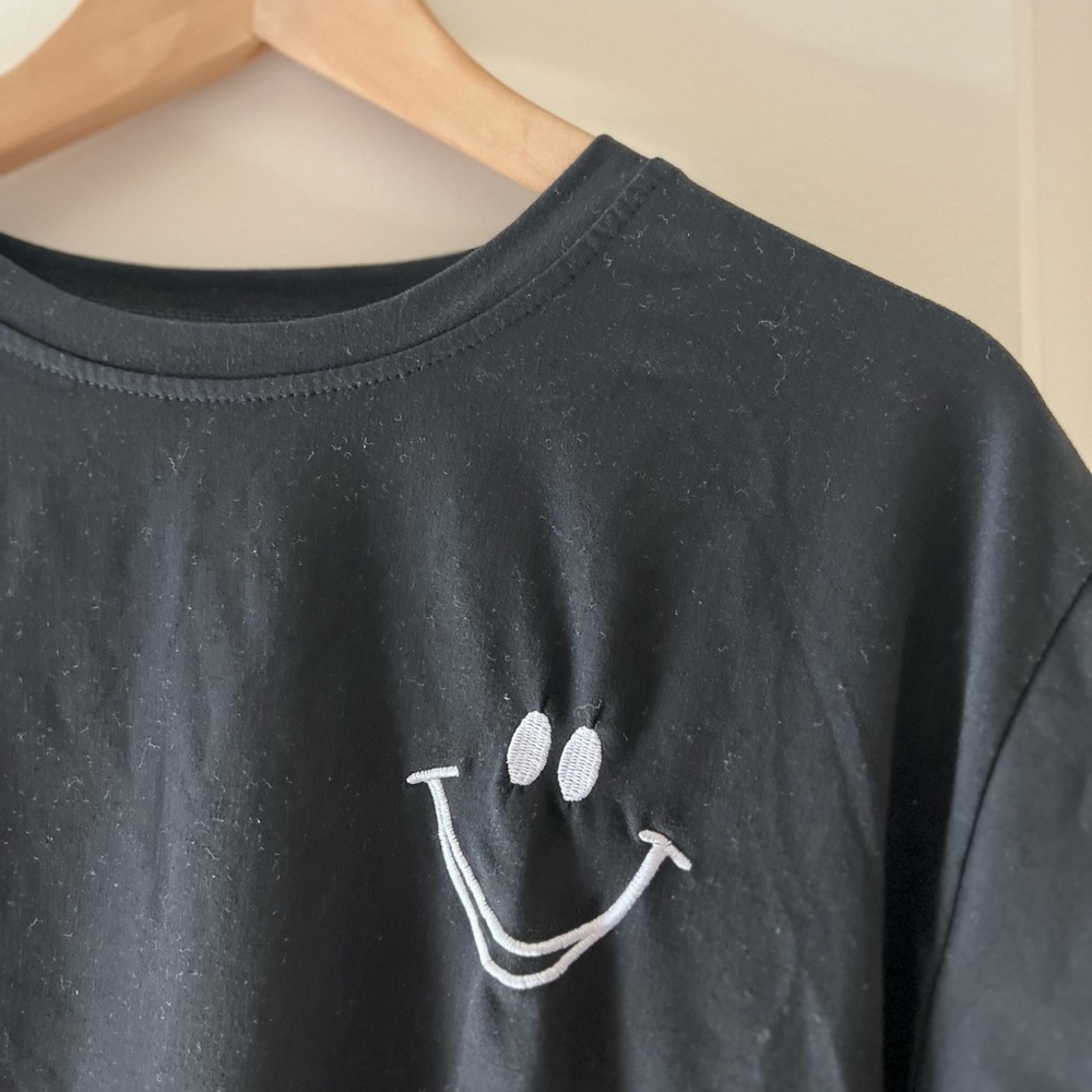 Black smiley face T-shirt - Picture 5 of 7
